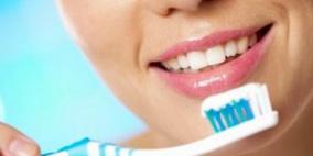 لماذا يصبح مذاق الطعام مراً بعد تنظيف الأسنان؟