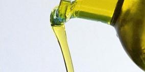 زيت الزيتون والمكسرات أفضل الأطعمة لعلاج ارتفاع كولسترول الدم