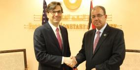 الوزير يطلع مستشار اوباما على اوضاع الجهاز المصرفي