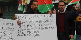 رفع العلم الفلسطيني على مدخل شارع الشهداء في ذكرى مجزرة الحرم