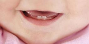 العصبية وفقدان الشهية أولى علامات التسنين لدى الأطفال