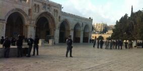 طرْد مستوطن من الأقصى أدّى طقوساً تلمودية وسط اقتحامات متجددة