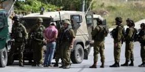 اعتقال ثلاث مواطنين بالخليل