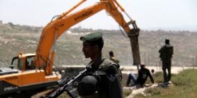 قوات الاحتلال تهدم عدة منازل في خشم الدرج جنوب الخليل