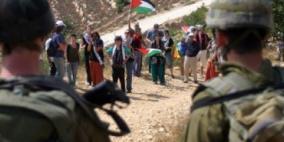 إصابة متضامن إيطالي بجروح والعشرات بالاختناق الشديد في مسيرة بلعين