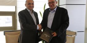 جامعة القدس والاتصالات توقعان اتفاقية تعاون في مجال الدراسات الثنائية