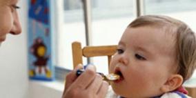 طرق التغذية المناسبة للطفل حتى سن 5 سنوات