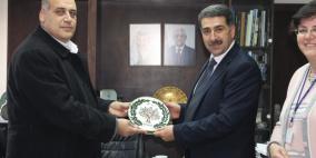 رئيس بلدية رام الله يستقبل سفير فلسطين في تنزانيا