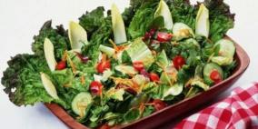 طبق السلطة فى نهاية اليوم يعوض الجسم ما فاته خلال يوم عمل طويل