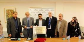 "بيرزيت" وشركة قرش الدولية للسيارات توقعان اتفاقية تعاون