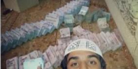 "سيلفي" يورّط شاباً في سرقة 1.6 مليون ريال