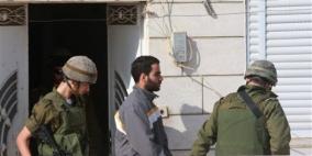 قوات الاحتلال تعتقل خمسة مواطنين من الخليل
