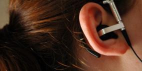 “آبل” تحصل على براءة اختراع سماعات أذن تتبع الحالة الصحية والبدنية للمستخدم