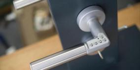 قبضة باب قاتلة للجراثيم