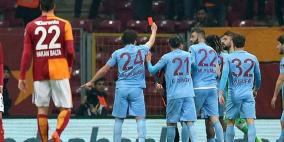 لاعب تركي "يطرد" الحكم