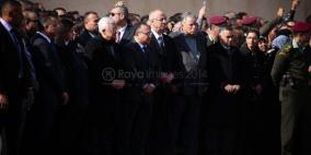 الرئيس والمشيعون يؤدون صلاة الجنازة على جثمان الشهيد أبو عين