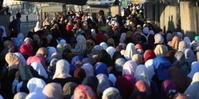 آلاف المواطنين يتدفقون لأداء صلاة الجمعة الثانية في المسجد الاقصى
