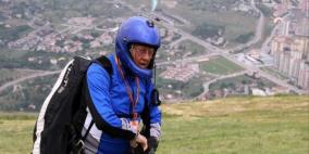 تركي عمره 79 عاما يشارك في بطولة للقفز بالمظلات