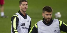 لاعبو برشلونة يدعمون راموس ضد بيكيه!