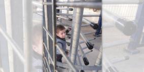 عبد الكريم يعانق ابنه.. بقرار قضائي