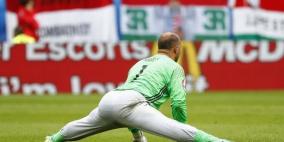 حارس المجر يدافع عن"البيجامة"