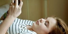 استخدام الكمبيوتر والهواتف الذكية خلال الليل يقلل النوم