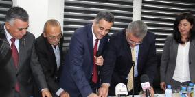 سلطة المياه ووزارة الإتصالات تطلقان طابعا بريدياً للمياه