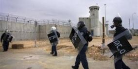 قوات القمع تقتحم قسم (4) في سجن نفحة