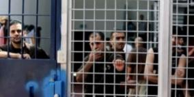 الاحتلال ينقل أسرى مضربين إلى سجن "عوفر"