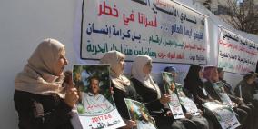 وقفة تضامنية مع الأسرى المضربين في الخليل