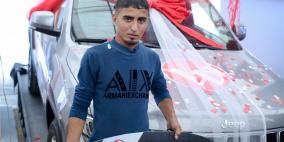 الوطنية موبايل تسلم الفائز الثالث سيارة من نوع Jeep ضمن معرض اكسبوتك