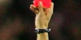 طرد لاعب بعد 90 ثانية في أول مباراة له بالدوري النمساوي