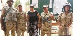 بالصور ..عكاز نادية الجندي في الانتخابات