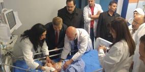 بالصور.. وزيرا الصحة والتربية يزوران "الطفلة الرضيعة"