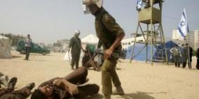 أسرى من "عوفر" يفيدون بتعرضهم للتنكيل على أيدي الجنود