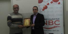 المشروبات الوطنية تتبرع لمجلس قروي روجيب بـــ 16 حاوية للنفايات