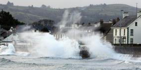 عاصفة قادمة من المحيط الأطلسي تضرب بريطانيا