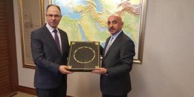 ألسفير فائد مصطفى يجتمع بمدير عام ألطابو ألعثماني