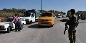 الاحتلال ينكل بالمواطنين على مدخل مخيم الفوار