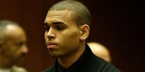 السجن للمغني الأمريكي كريس براون بعد اعترافه بانتهاك شروط إطلاق سراحه