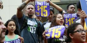 الأجور في كاليفورنيا تتجه إلى 15 دولارا بالساعة