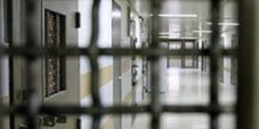 إدارة السجون تمنع العلاج عن أسير مصاب بالثلاسيميا