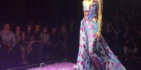 أزياء فرساتشي تجمع بين الصخب والنجومية والنعومة