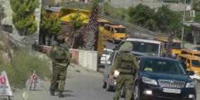 الاحتلال يعزز من تواجده على مدخل مخيم الفوار