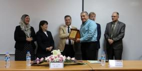 الصحة تكرّم "مستشفى المقاصد" لاعتماده مستشفىً "صديق الطفولة"