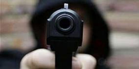 الشرطة تعثر على شاب مصاب بطلق ناري في مركبة شمال نابلس