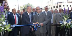 القضاء الأعلى والبنك الوطني يفتتحان مكتبي نقد في محكمتي رام الله ونابلس