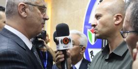 رئيس الوزراء يتفقد معبر الكرامة ويطالب اسرائيل بفتحه 24 ساعة