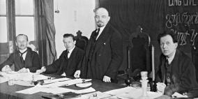 500 صورة فوتوغرافية فريدة لزعيم الثورة البلشفية تسلم إلى مكتبة الرئيس الروسي