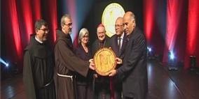 الرجوب يتسلم جائزة البابا يوحنا بولس للعطاء المتميز